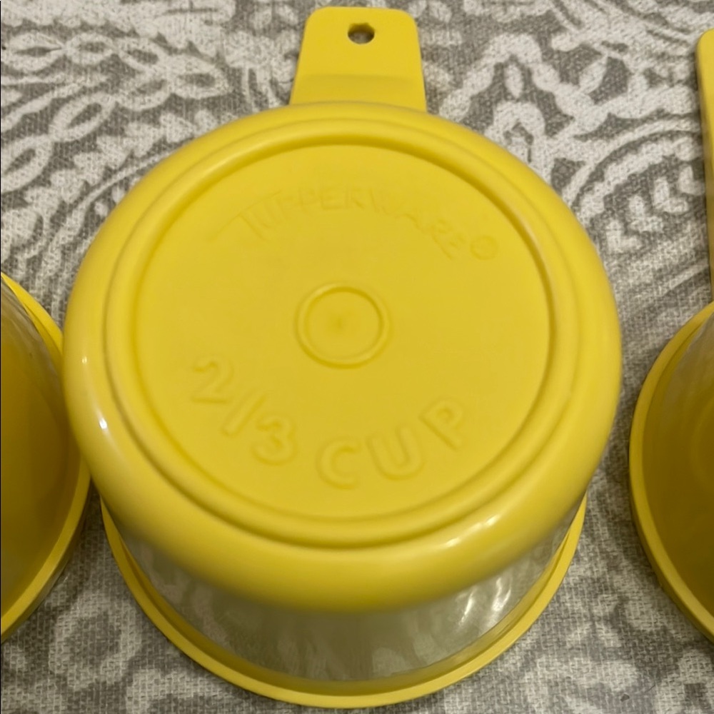 Tupperware‎ Yellow Measuring Cups Set - Picture 4 of 5